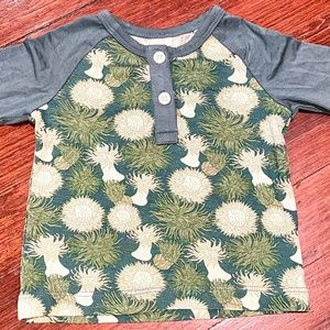 Adorable, Like new, anemone /green tree long-sleeved shirt